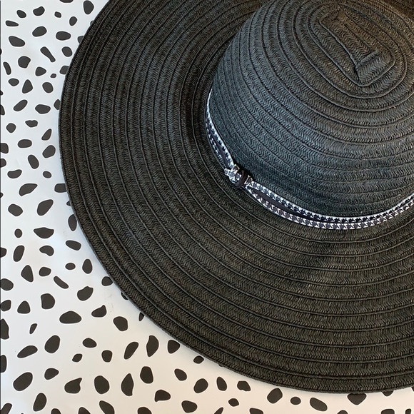 Vera Bradley Accessories - Vera Bradley Black Straw Sun Hat